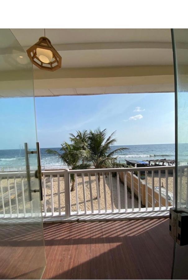 Oceanfront Wavecrest Hotel Леккі Екстер'єр фото