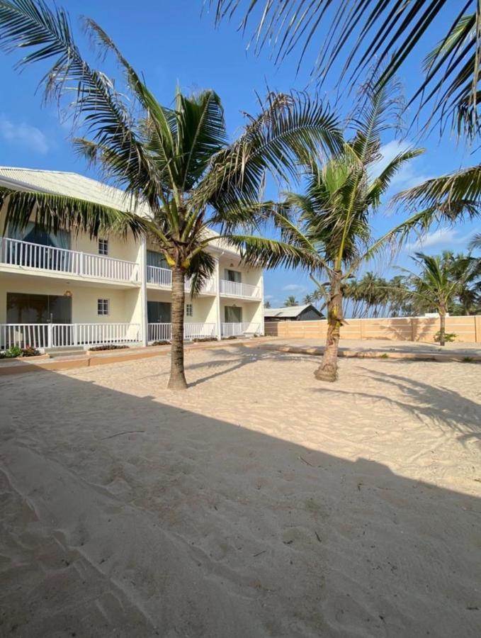 Oceanfront Wavecrest Hotel Леккі Екстер'єр фото
