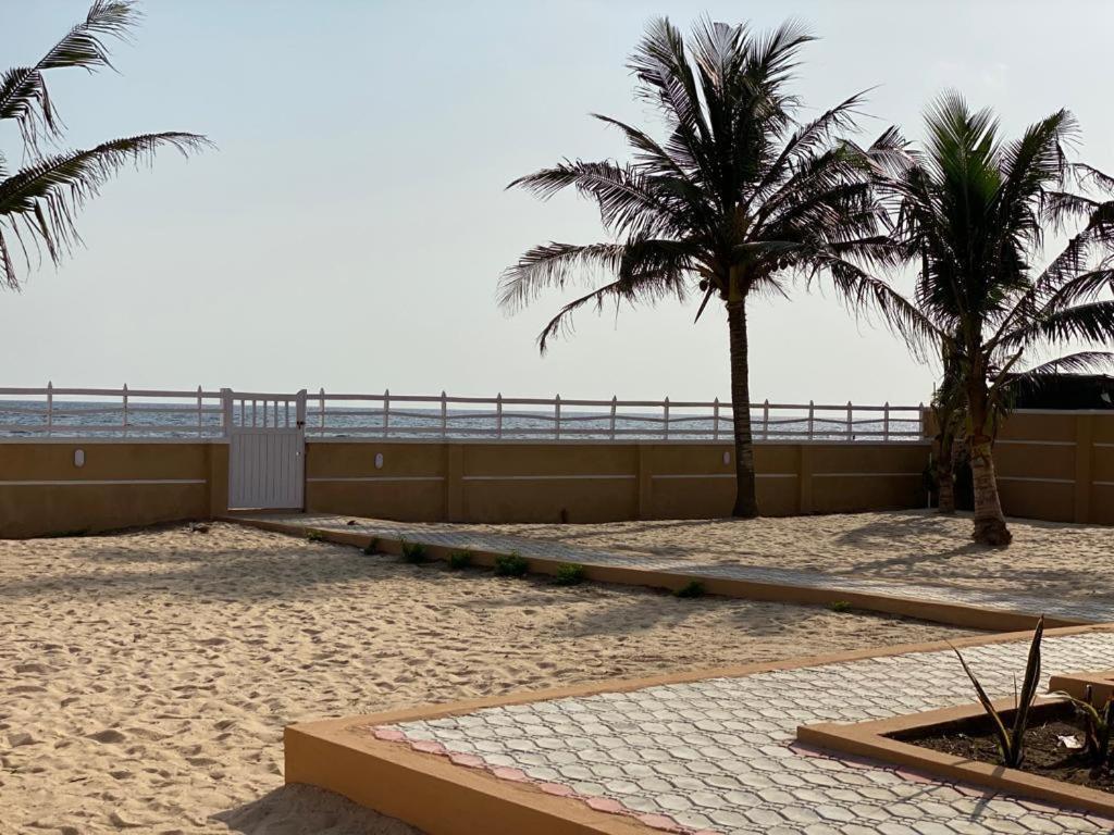 Oceanfront Wavecrest Hotel Леккі Екстер'єр фото