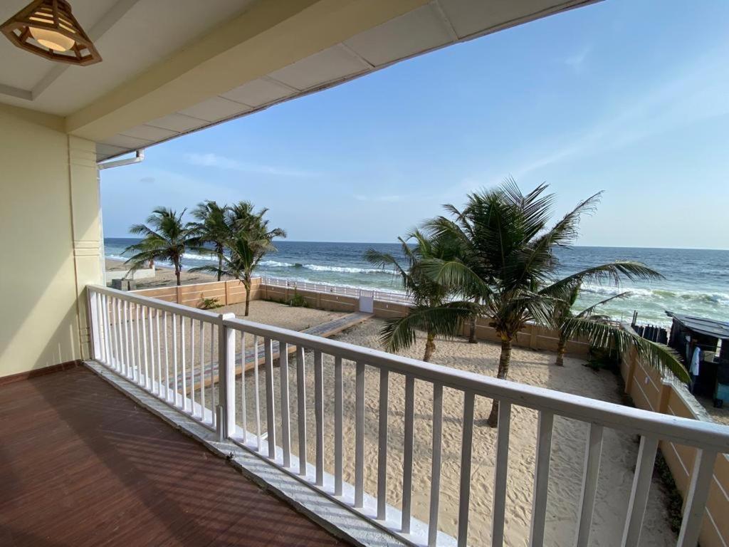 Oceanfront Wavecrest Hotel Леккі Екстер'єр фото