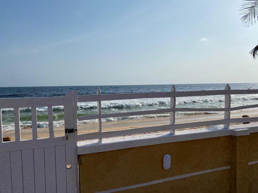 Oceanfront Wavecrest Hotel Леккі Екстер'єр фото