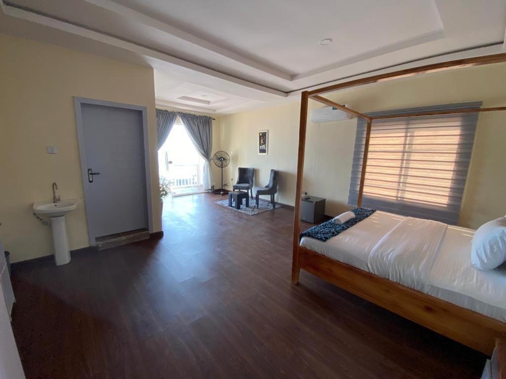 Oceanfront Wavecrest Hotel Леккі Екстер'єр фото